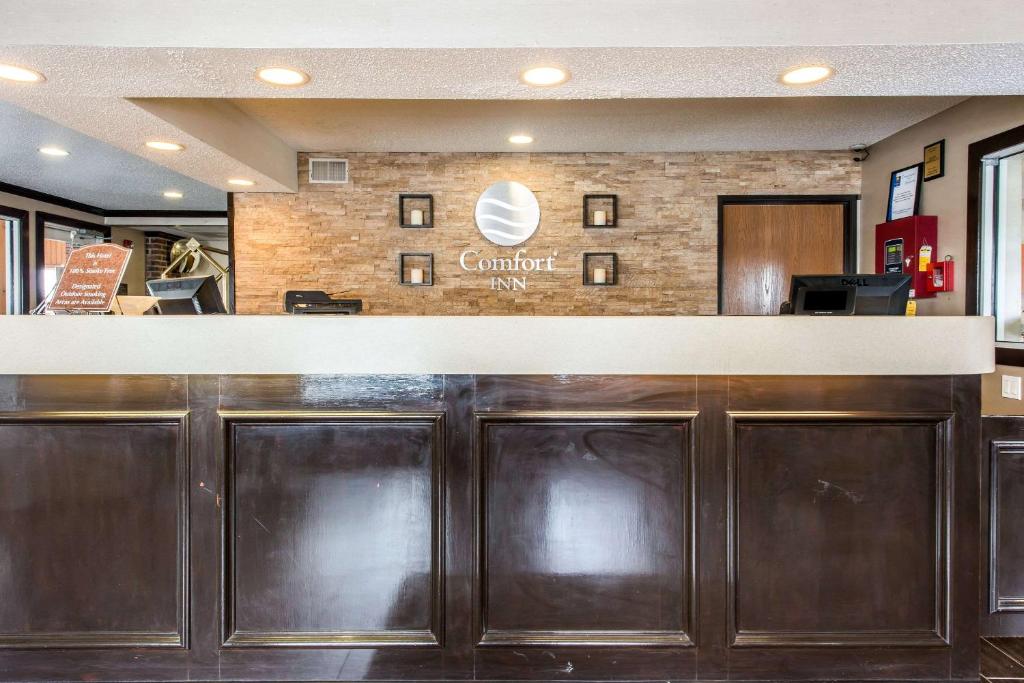 Comfort Inn Weirton - image 2