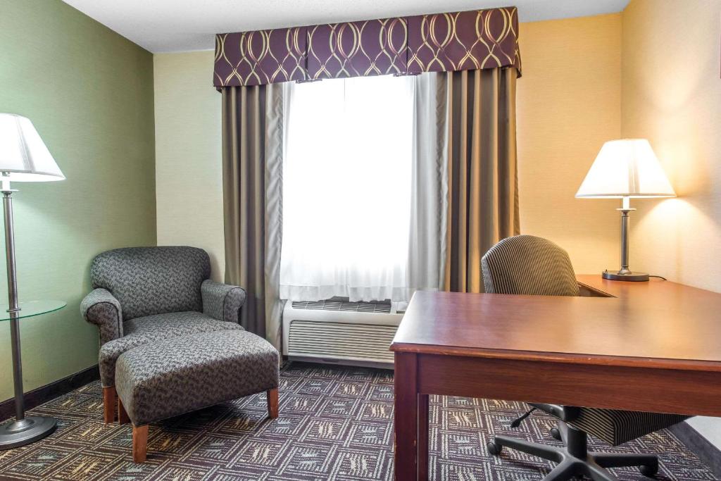 Comfort Inn Weirton - image 5