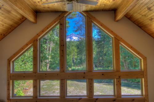 Wy' East Log Lodge - image 4