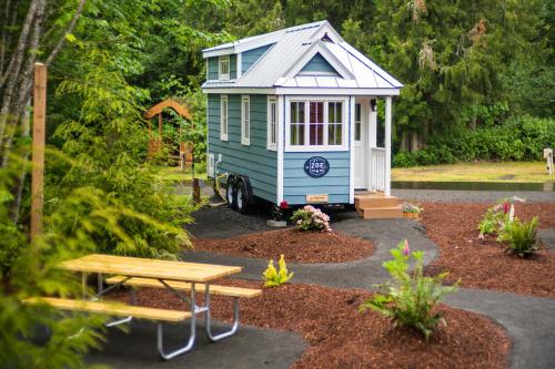 Mount Hood Village Zoe Tiny House 9 - main image