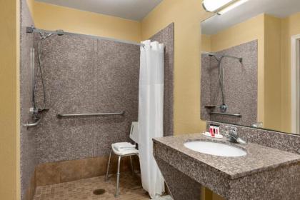 Days Inn by Wyndham Weldon Roanoke Rapids - image 6