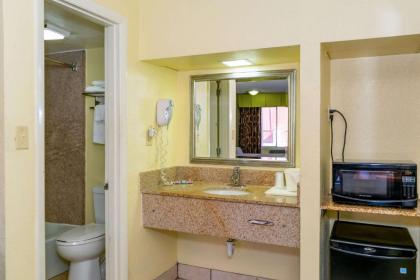 Econo Lodge Weldon - Roanoke Rapids - image 15