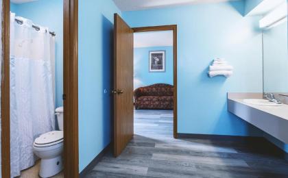 Sky-Palace Inn & Suites Wellington - image 14