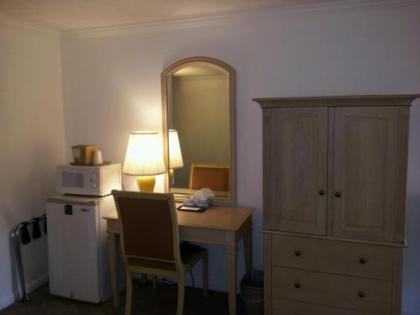 The Tallwood Motel - image 2
