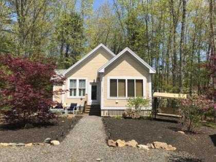 Cottage 505 Private cottage nestled in the woods with a ship ladder loft Wells