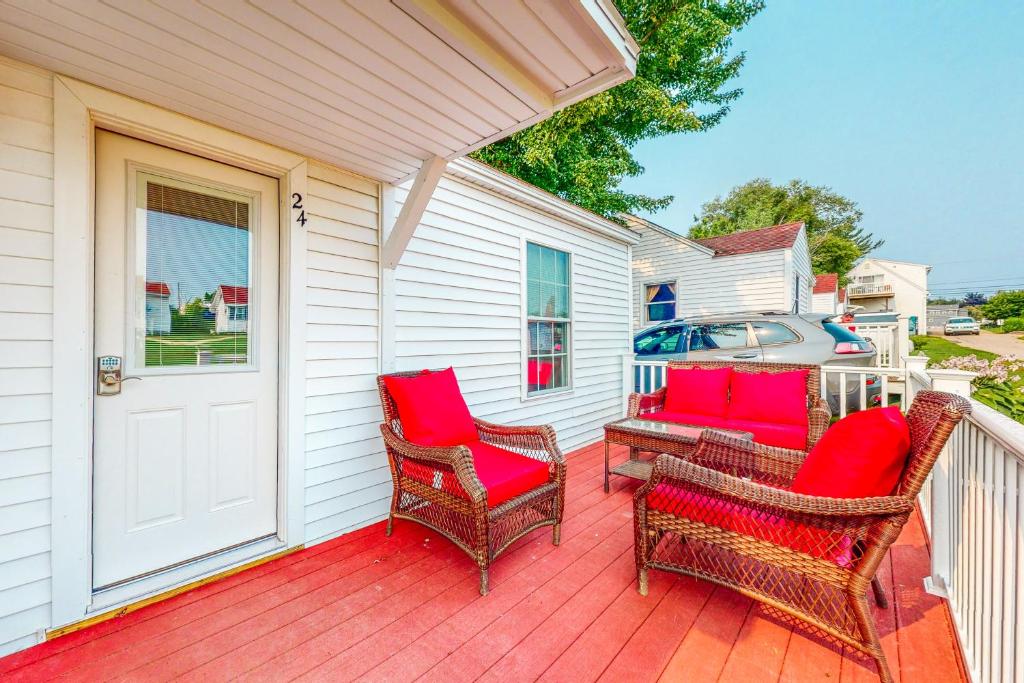 Belle of Maine Cottage 24 - image 2