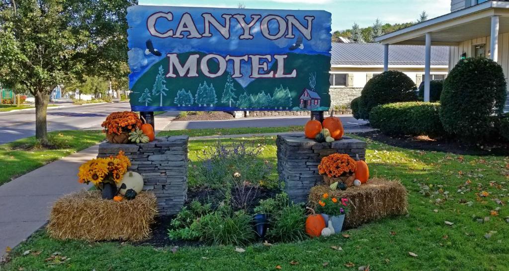 Canyon Motel - main image