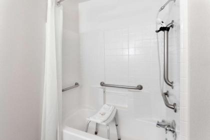 Microtel Inn & Suites by Wyndham Wellton - image 13