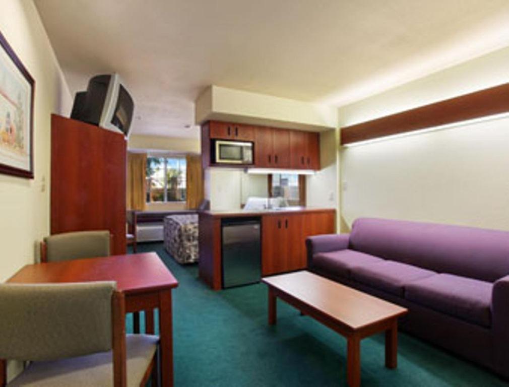 Microtel Inn & Suites by Wyndham Wellton - image 4