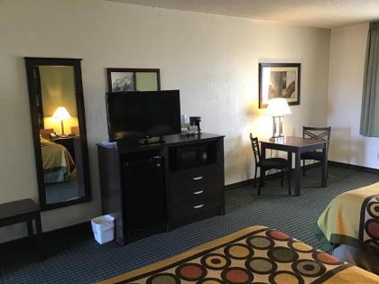 Super 8 by Wyndham Wendover - image 15
