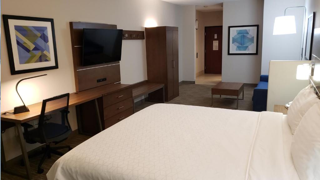 Holiday Inn Express Hotel and Suites Weslaco an IHG Hotel - image 5