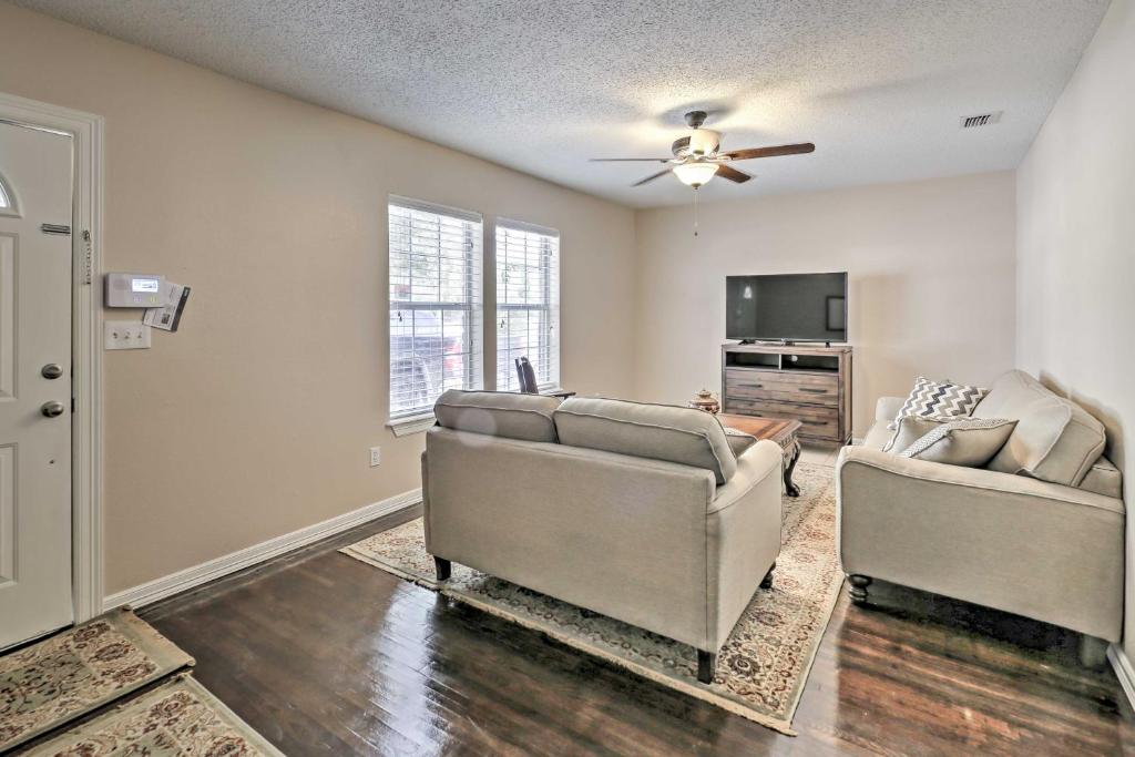 Cozy Weslaco Home with Backyard in Quiet Neighborhood - image 6