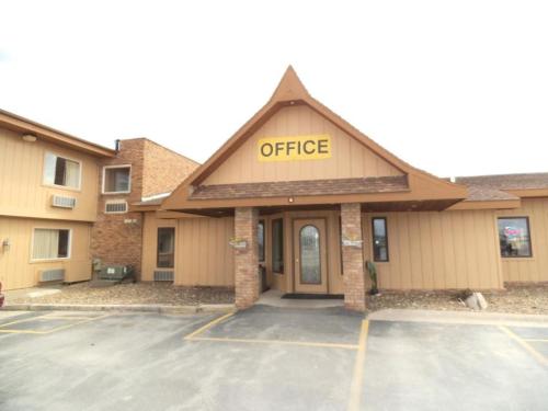 Days Inn by Wyndham West Branch Iowa City Area - main image