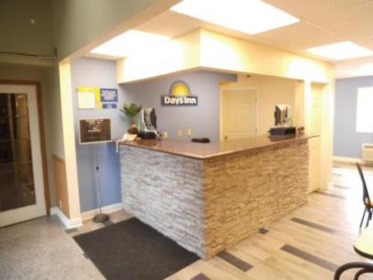 Days Inn by Wyndham West Branch Iowa City Area - image 11