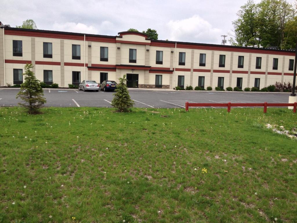 Pleasant Night Inn- carthage NY - image 5