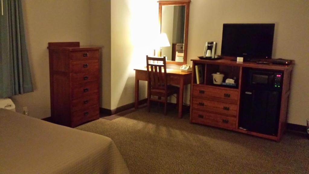 Pleasant Night Inn- carthage NY - image 6