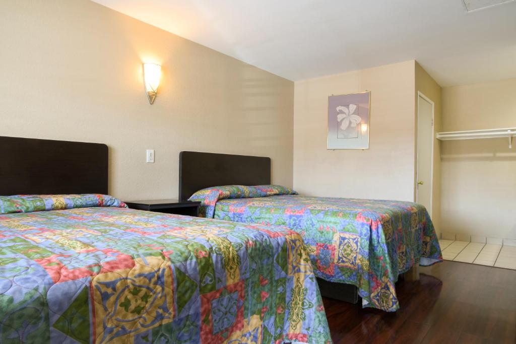 Covina Motel - image 5