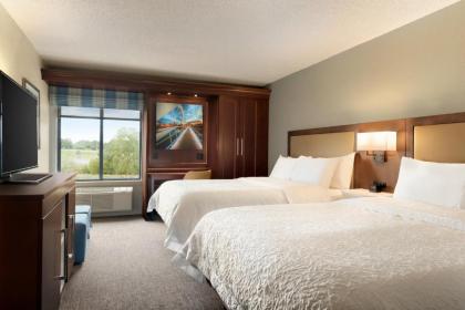 Hampton Inn West Des Moines Lake Drive - image 8