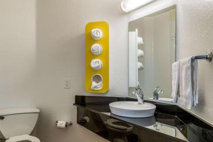 Motel 6-West Des Moines IA - image 15