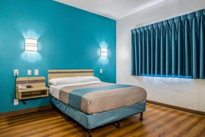 Motel 6-West Des Moines IA - image 9