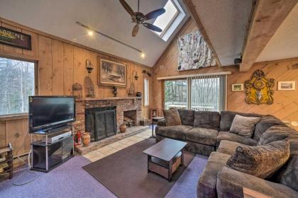Cozy Mountain Retreat about 3 Mi to Mount Snow!