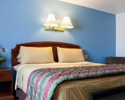 Rodeway Inn West Fargo - image 2