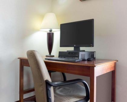 Rodeway Inn West Fargo - image 7