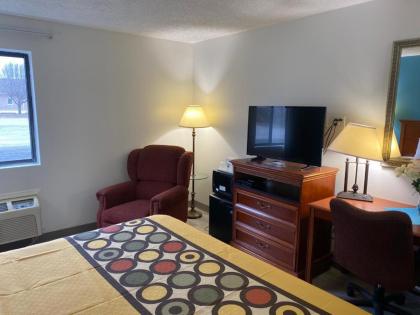 Americas Best Value Inn West Frankfort - image 11