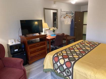 Americas Best Value Inn West Frankfort - image 13