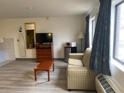 Americas Best Value Inn West Frankfort - image 8