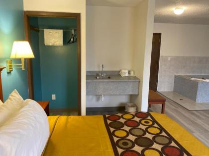 Americas Best Value Inn West Frankfort - image 9