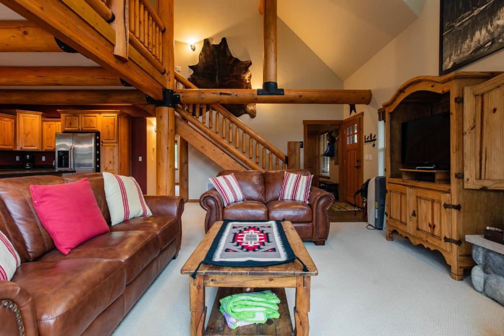 Lake 5 Cabin - main image