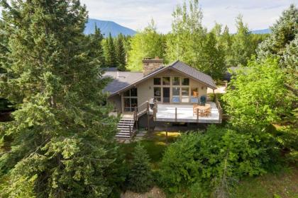 Stunning West Glacier Home with majestic mtn Views