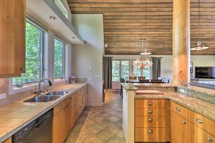 Stunning West Glacier Home with Majestic Mtn Views! - image 10