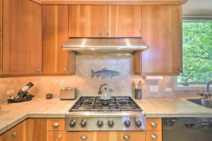 Stunning West Glacier Home with Majestic Mtn Views! - image 9