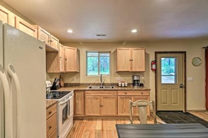 Secluded Cabin - 4 Mi to Glacier Natl Park! - image 10