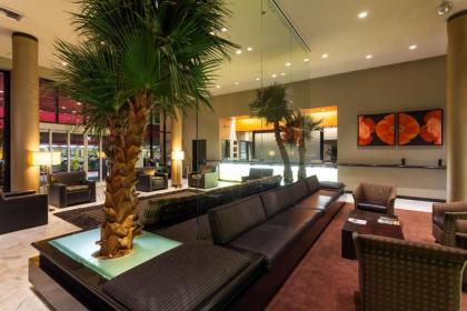 Ramada Plaza by Wyndham West Hollywood Hotel & Suites - image 12