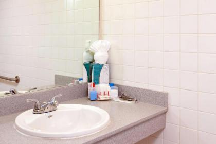 Ramada Plaza by Wyndham West Hollywood Hotel & Suites - image 14