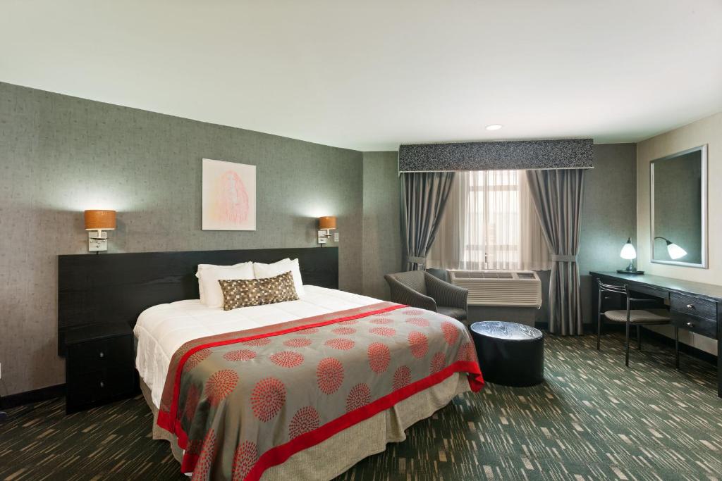Ramada Plaza by Wyndham West Hollywood Hotel & Suites - image 4