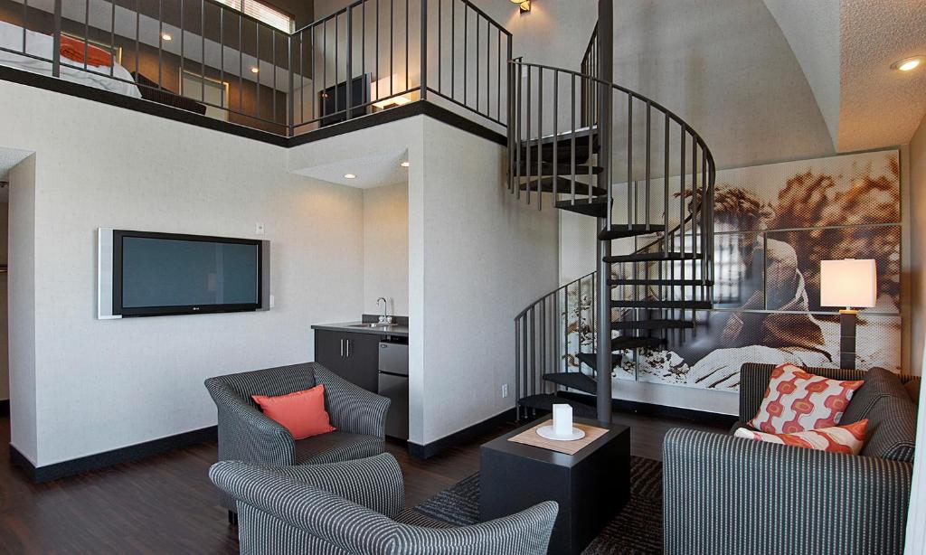 Ramada Plaza by Wyndham West Hollywood Hotel & Suites - image 7