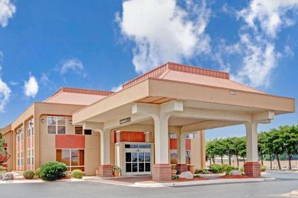 Ramada by Wyndham West memphis