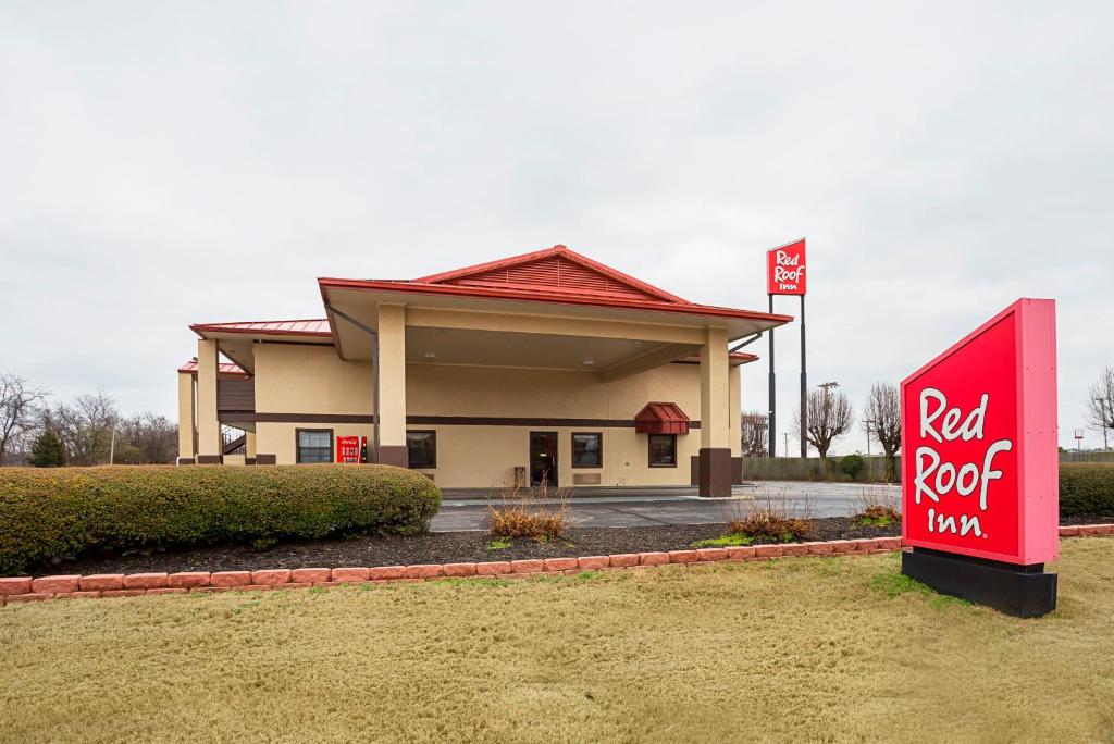 Red Roof Inn West Memphis AR - main image