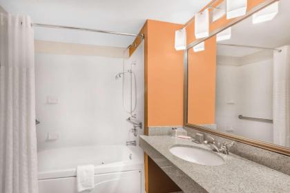 Wingate by Wyndham West Monroe - image 13