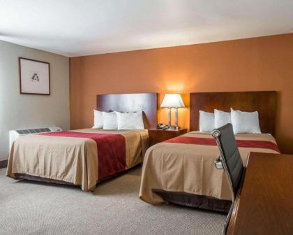 Econo Lodge Lakes Region - image 10