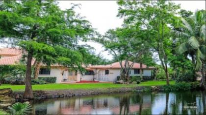 4 Acre Property & Mansion Sleeps 28 “The Hacienda”