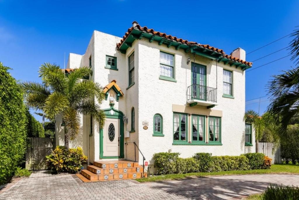Casa del Mundo - 2bd-3ba with Private Pool - main image