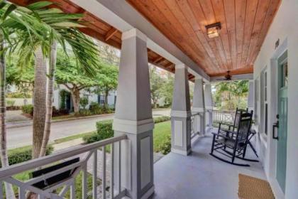 Grey mist   modern 3bd 2ba on Quiet Street Florida