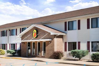 Super 8 by Wyndham West Plains - image 2