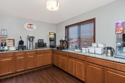 Super 8 by Wyndham West Plains - image 4