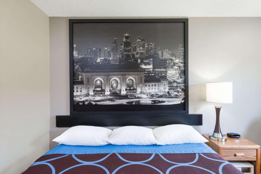 Super 8 by Wyndham West Plains - image 7